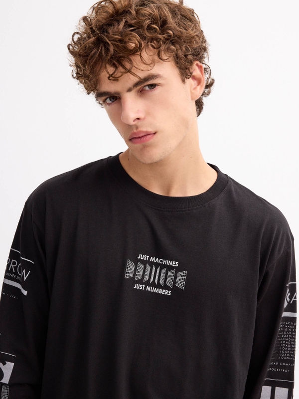  T-shirt com estampado Cyber nas mangas preto