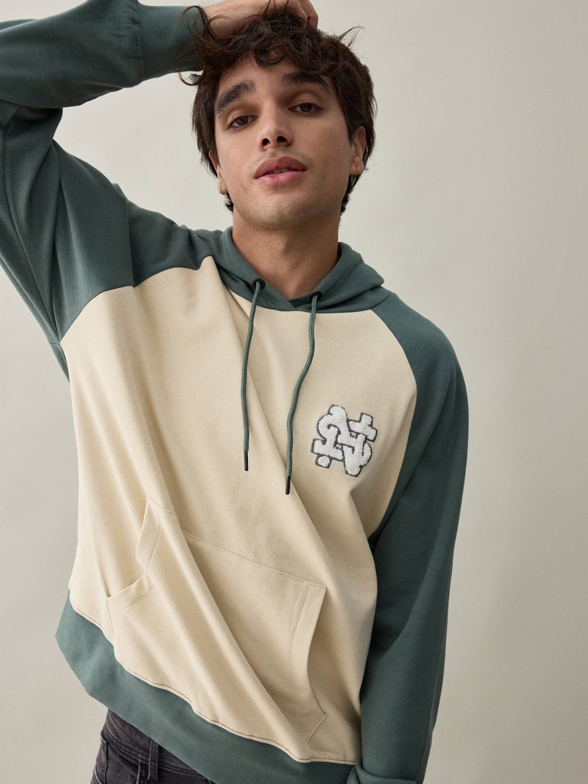 Block color kangaroo sweatshirt greyish green detail view