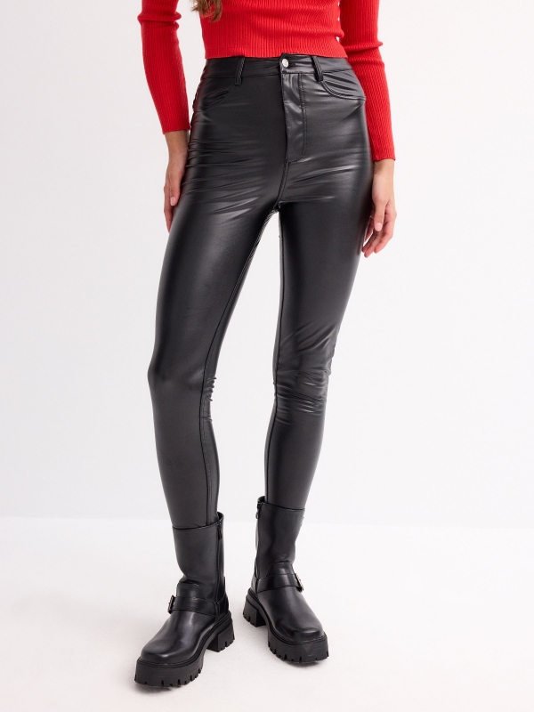 Superskinny leatherette leggings black middle front view