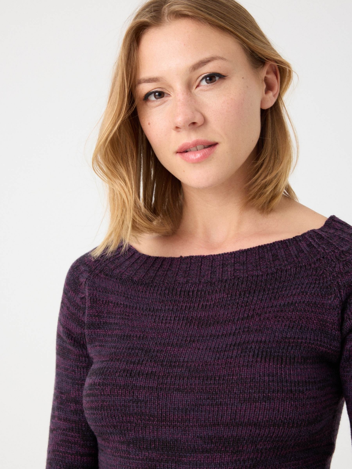 Marbled boat sweater aubergine detail view