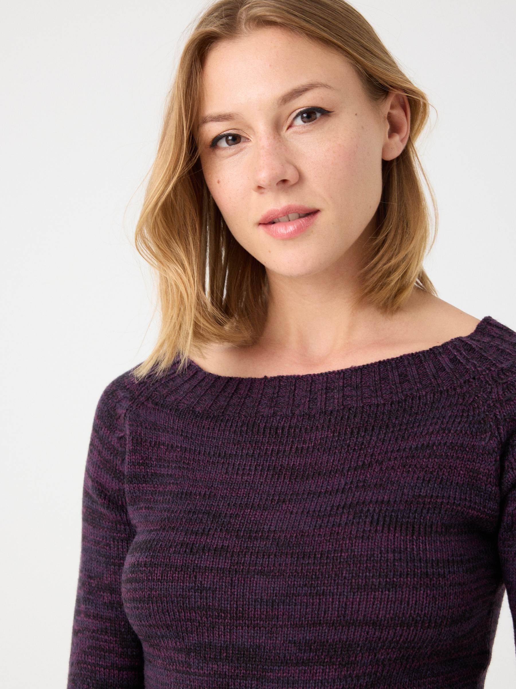 Marbled boat sweater aubergine middle front view
