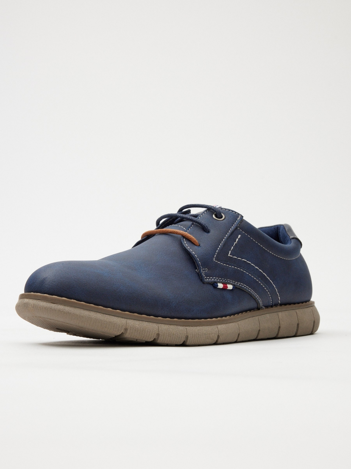 Zapato casual con cordones vista detalle