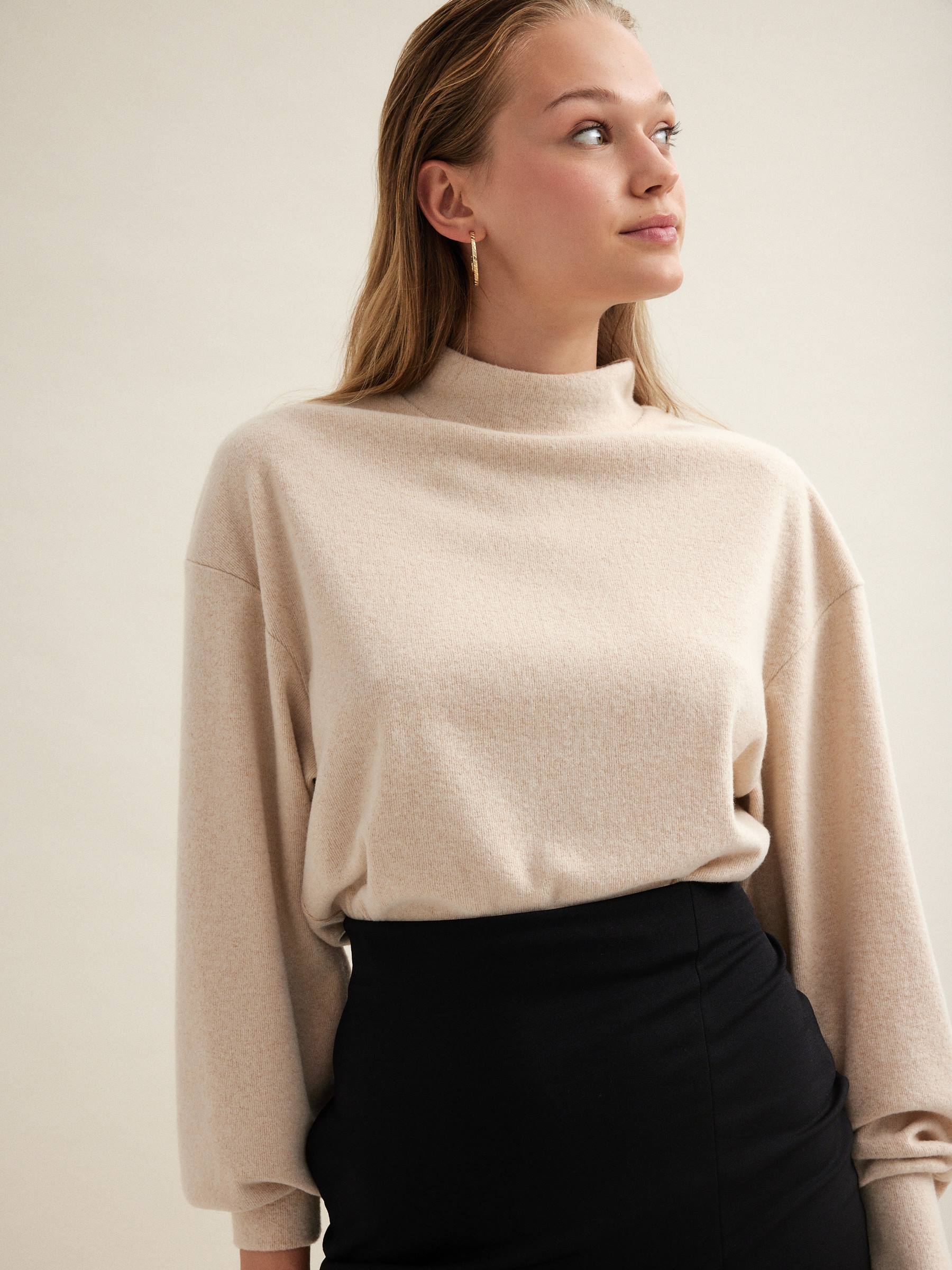 Perkins textured t-shirt taupe middle front view