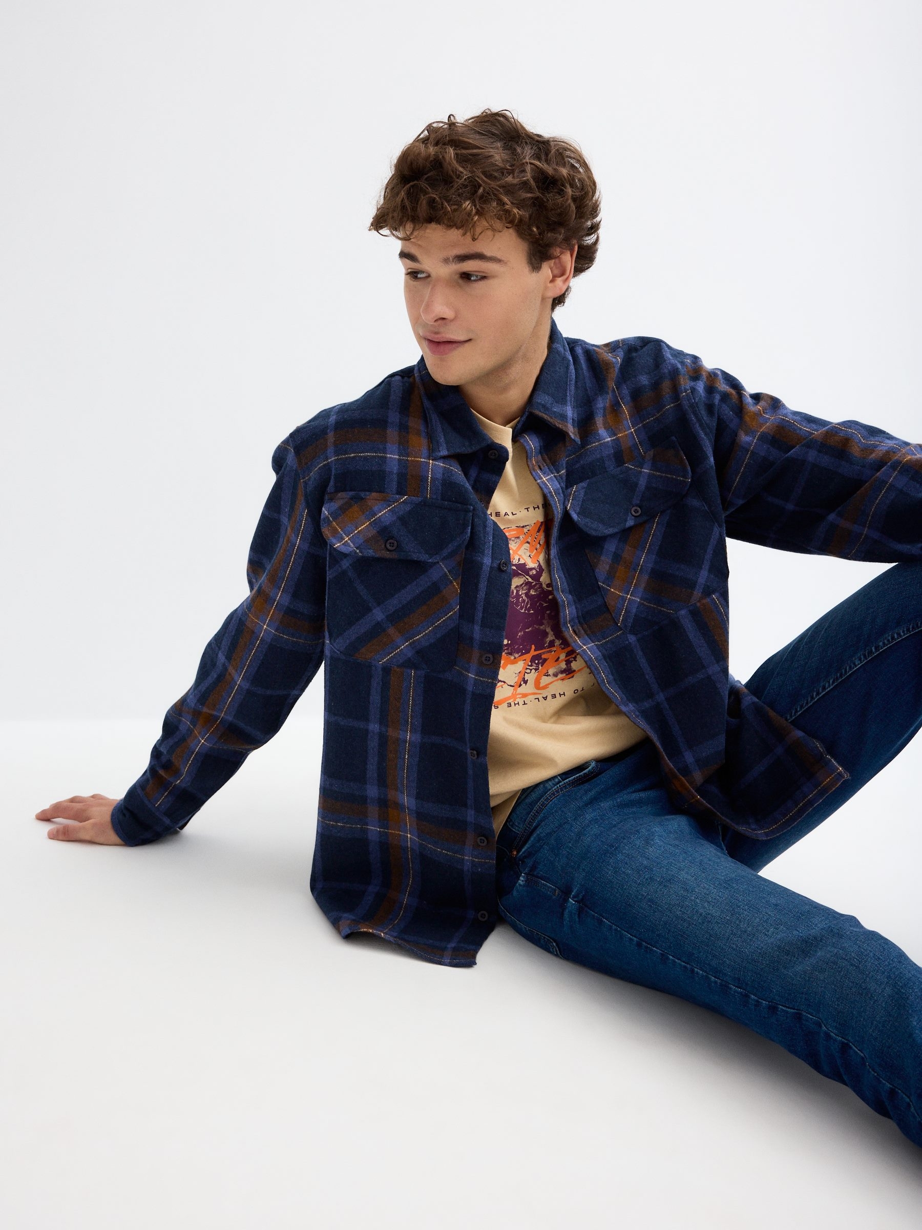 Plaid overshirt with pockets blue middle front view