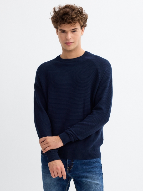 Camisola básica com nervuras azul marinho vista meia frontal