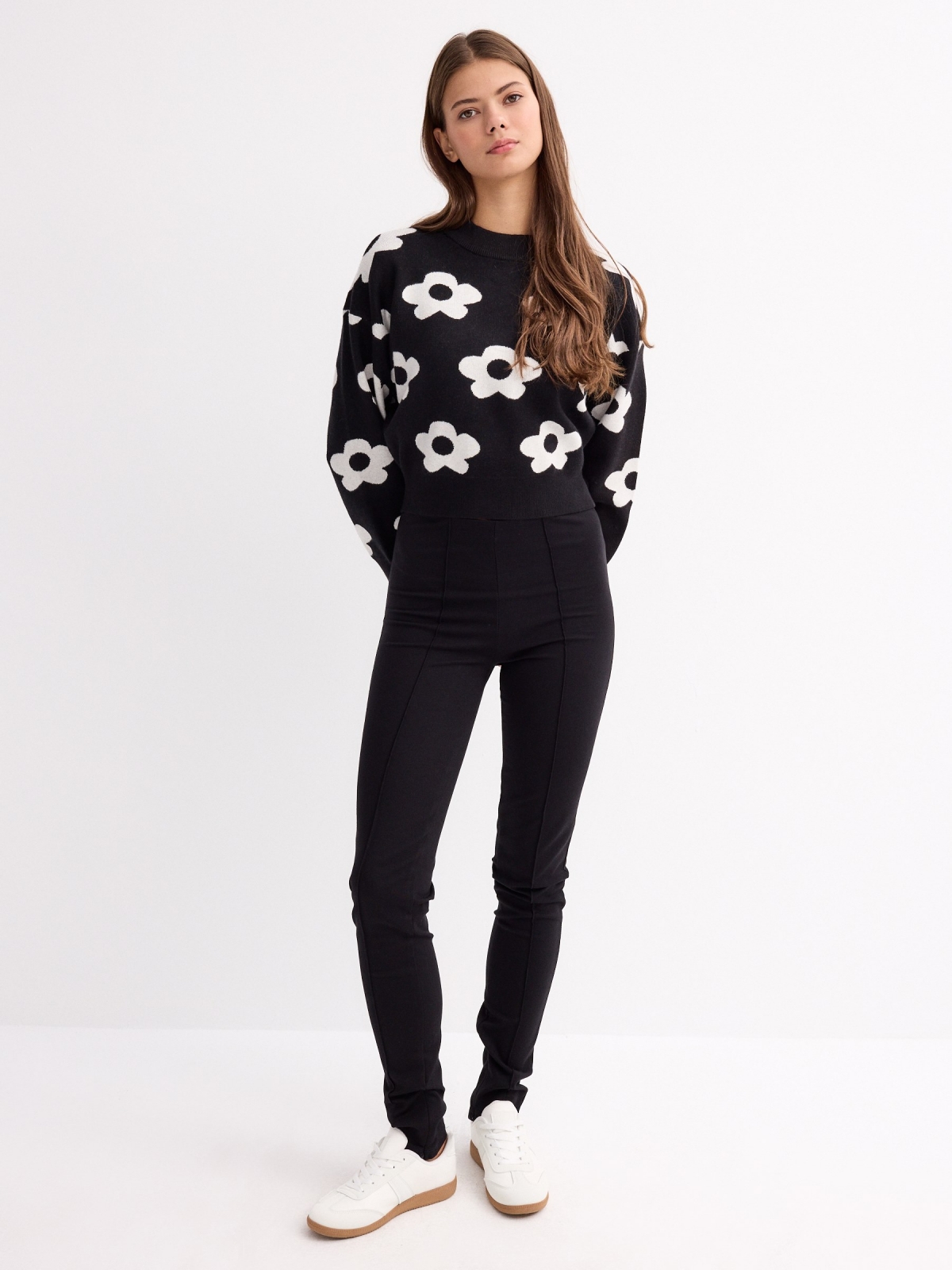 Flower crop print sweater black front view