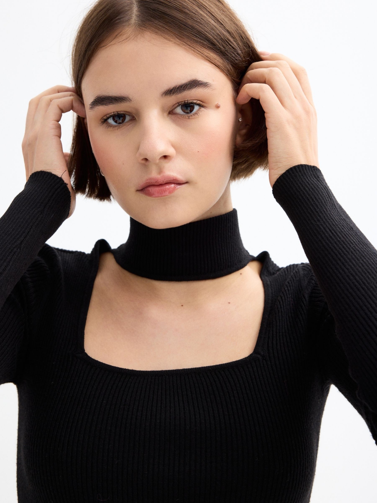 Slim turtleneck sweater black detail view