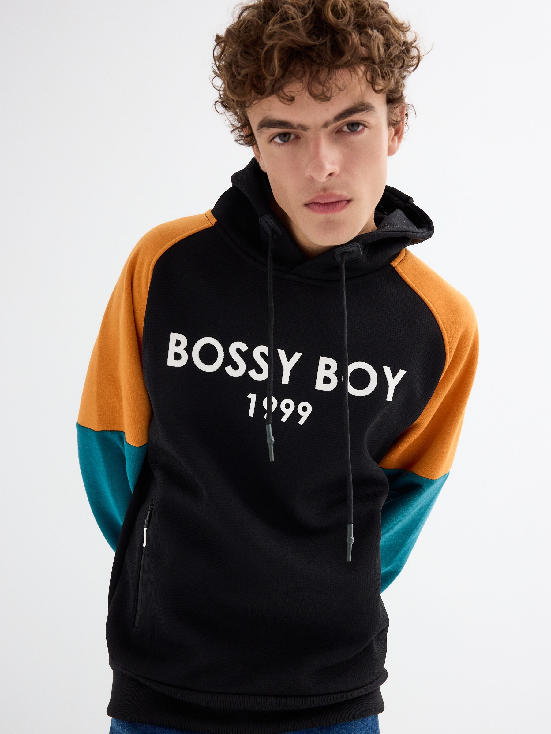 Sweatshirt Bossy Boy preto vista meia frontal