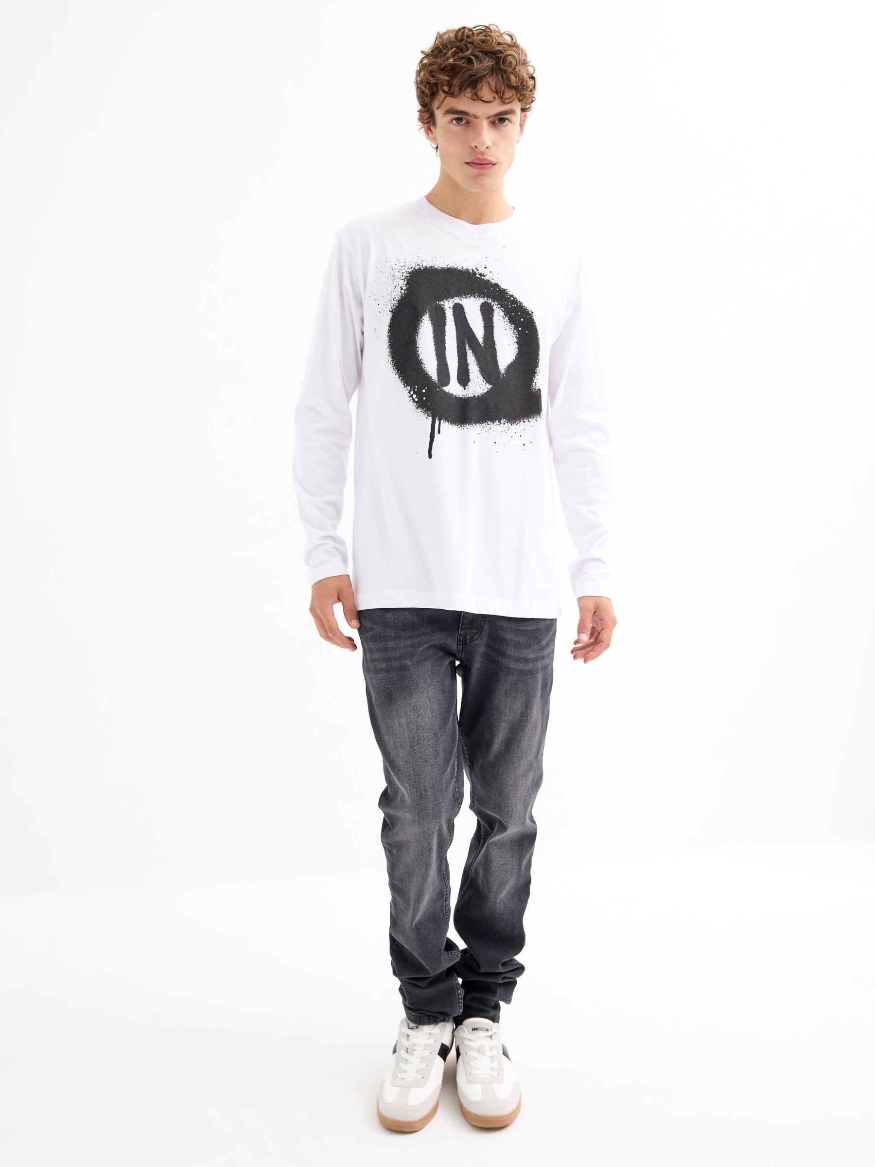 T-shirt com graffiti INSIDE branco vista meia frontal