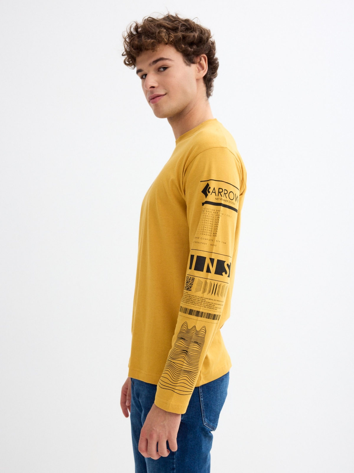 Cyber print T-shirt on sleeves ochre detail view