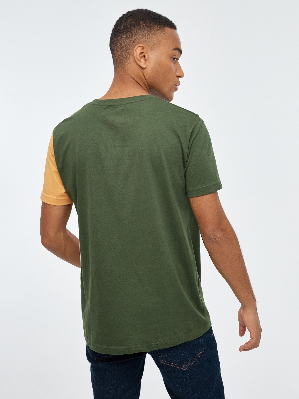 Camiseta INSD Apparel verde oscuro vista media trasera