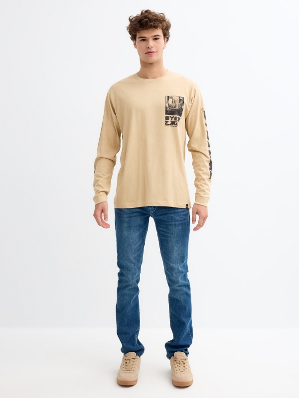 Graphic print T-shirt on sleeves sand general front view