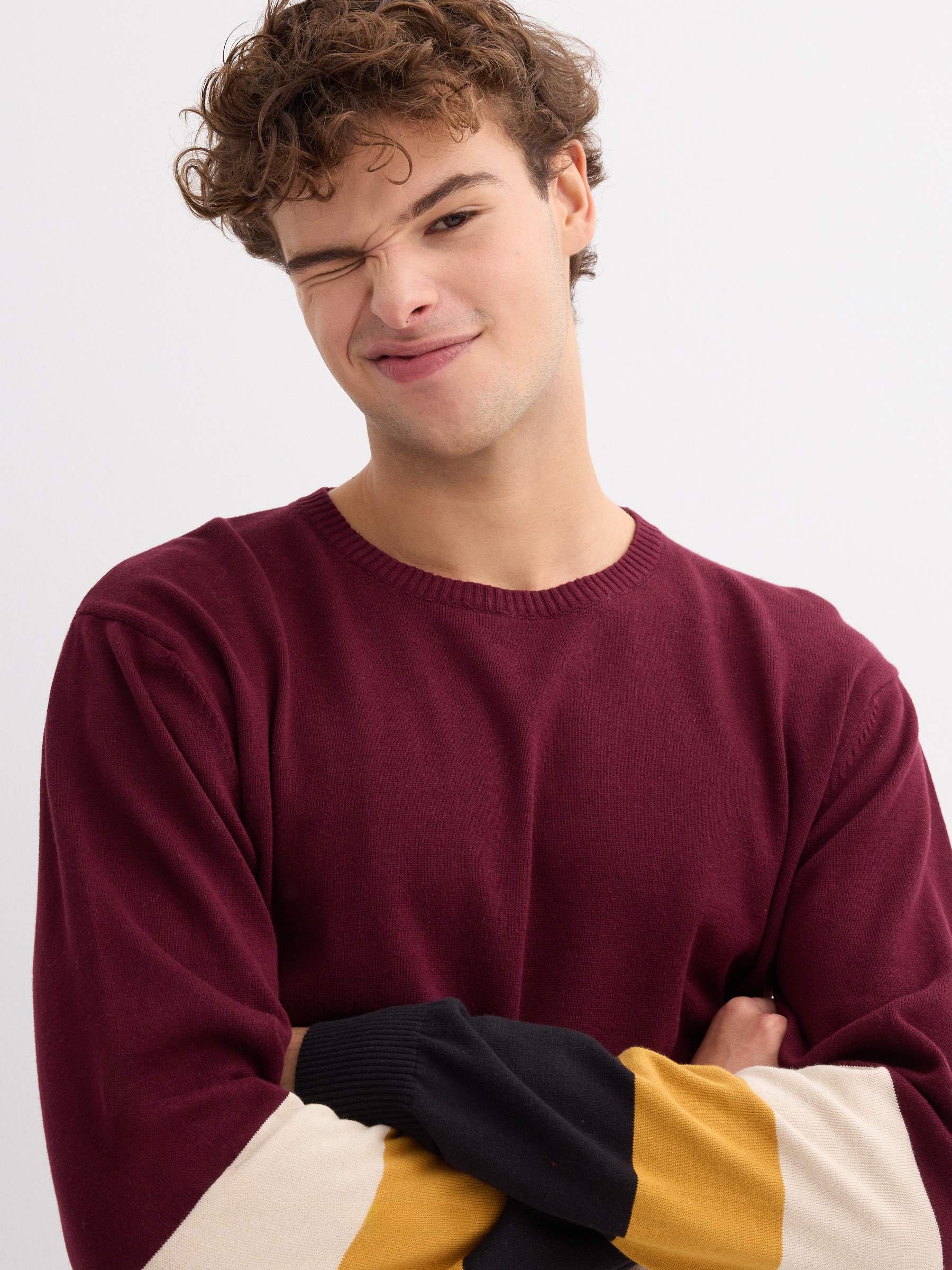 Color block knitted sweater burgundy middle front view