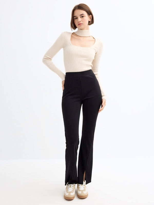 Camisola slim de gola alta bege vista geral frontal