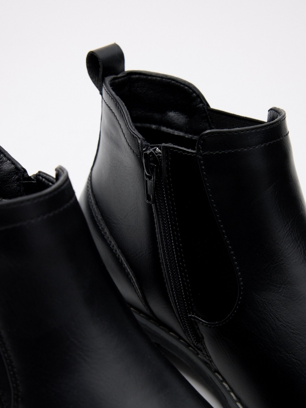 Botins Chelsea para homem vista detalhe