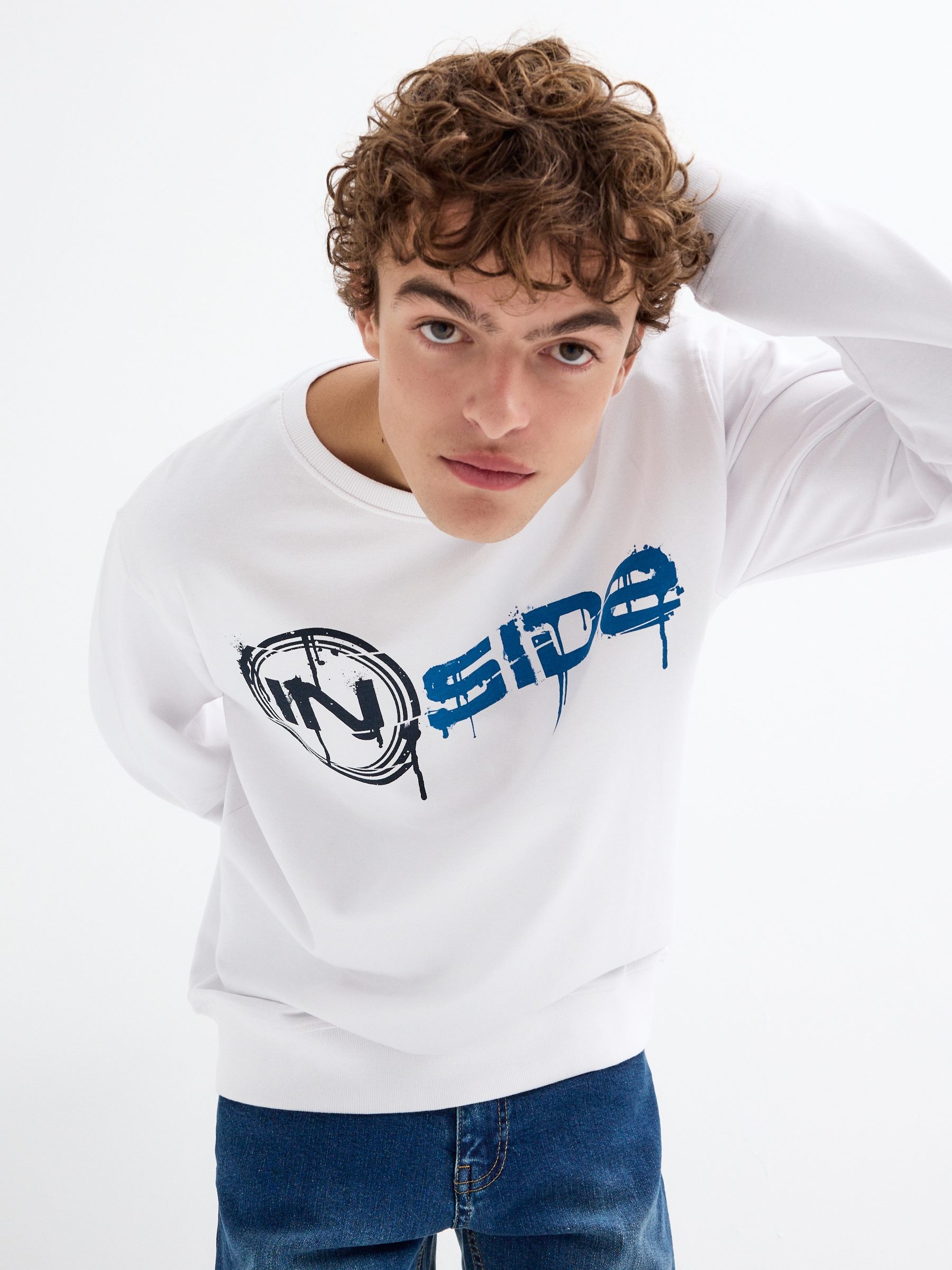 Hoodless sweatshirt with logo white middle front view