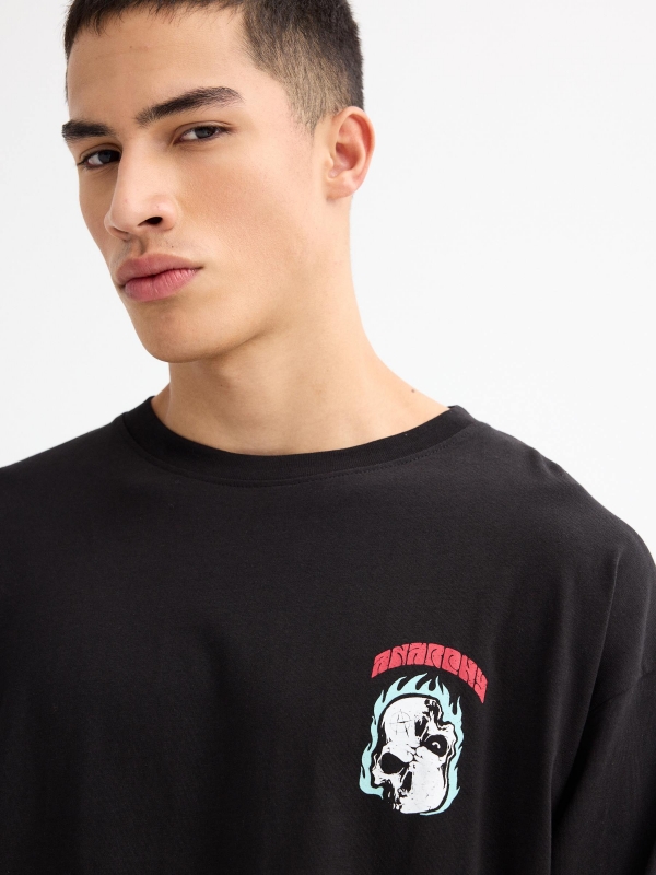 T-shirt com print Anarchy preto vista detalhe