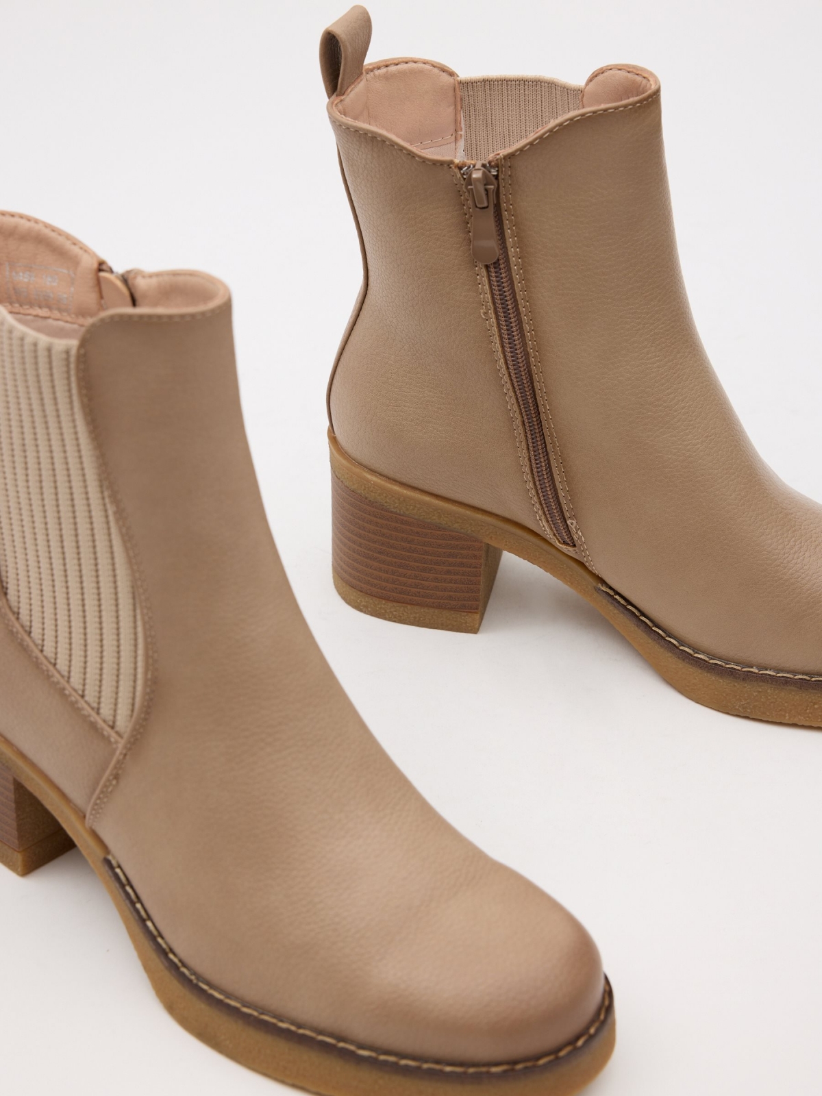 Knitted ankle boots beige detail view