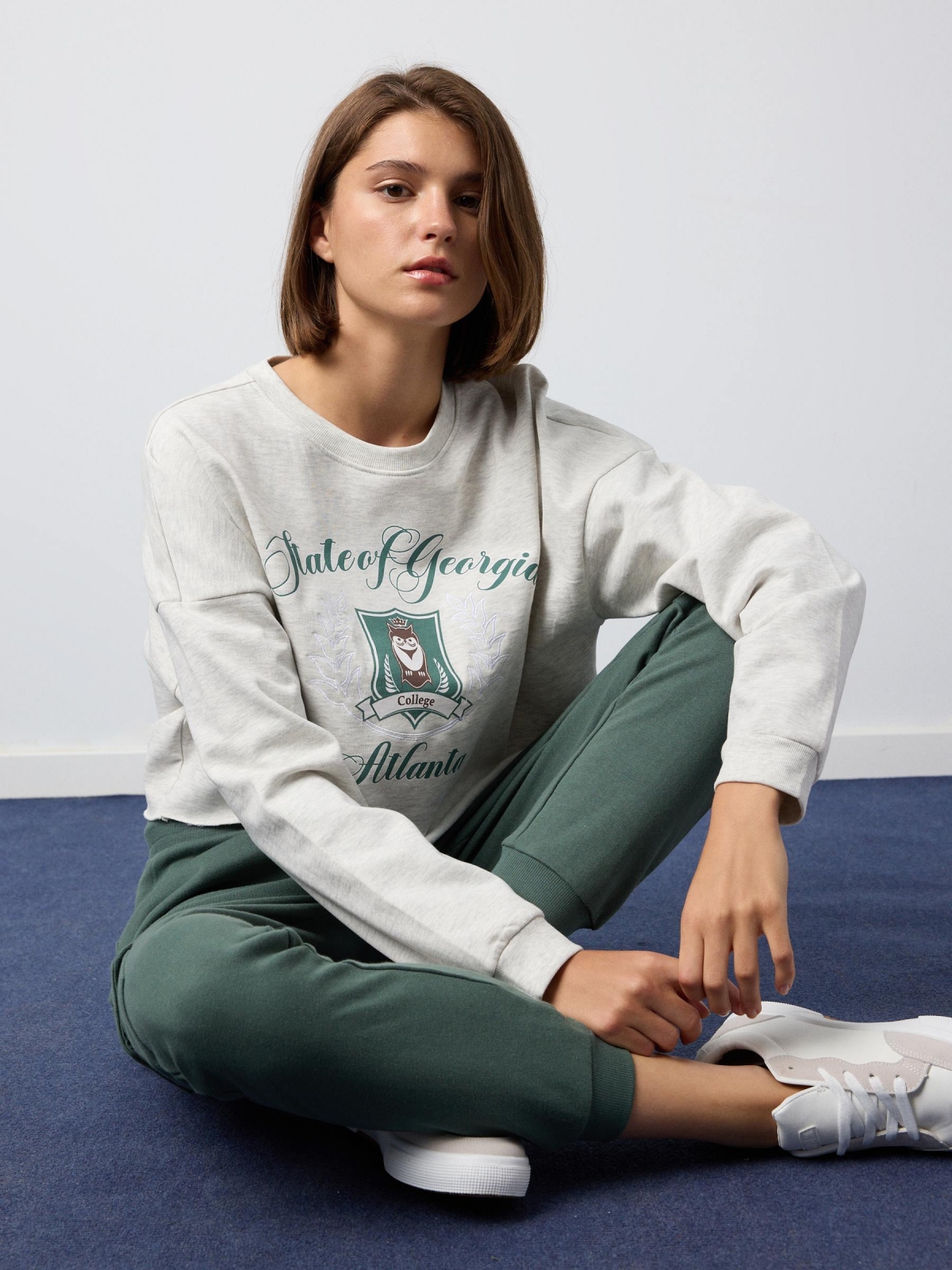 %New% Sudadera crop Atlanta melange claro