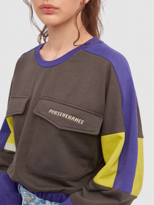 Sweatshirt de corte com bolsos cinza escuro vista detalhe