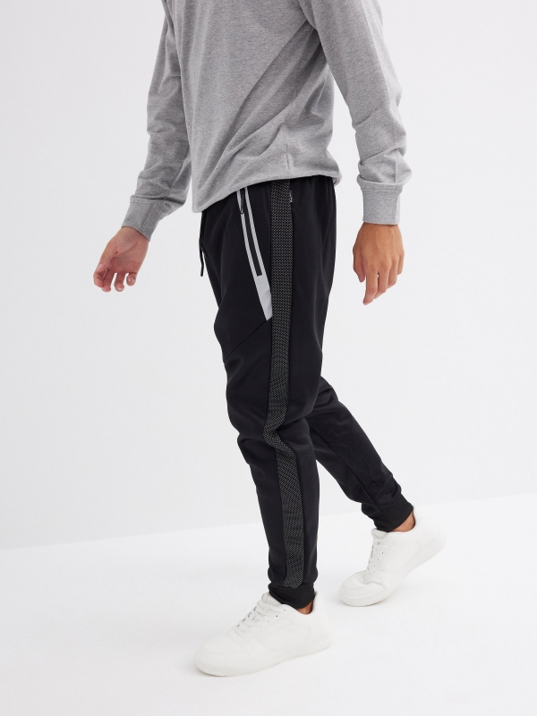  Pantalón jogger bolsillos contraste negro