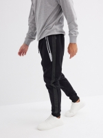 %Pto% Jogger pants with contrast pockets black