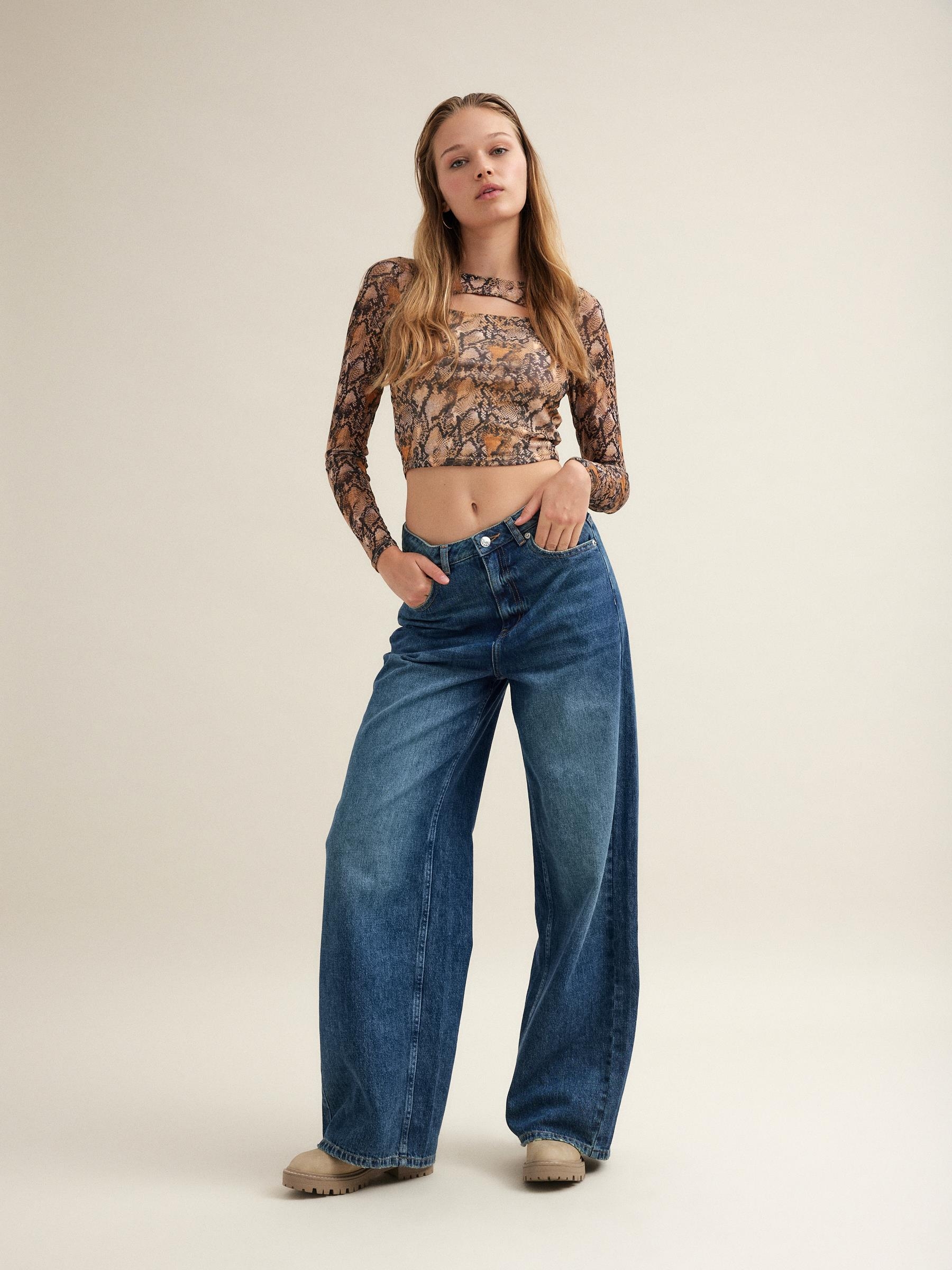 Snakeskin print T-shirt light brown middle front view