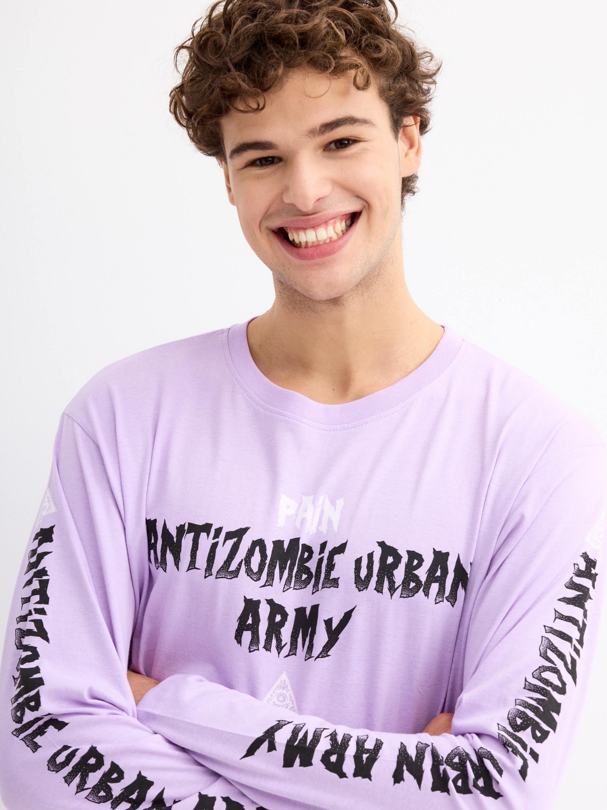 T-shirt Antizombi malva vista detalhe