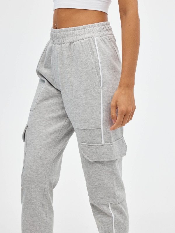 Pantalón jogger cargo multibolsillos melange medio vista detalle