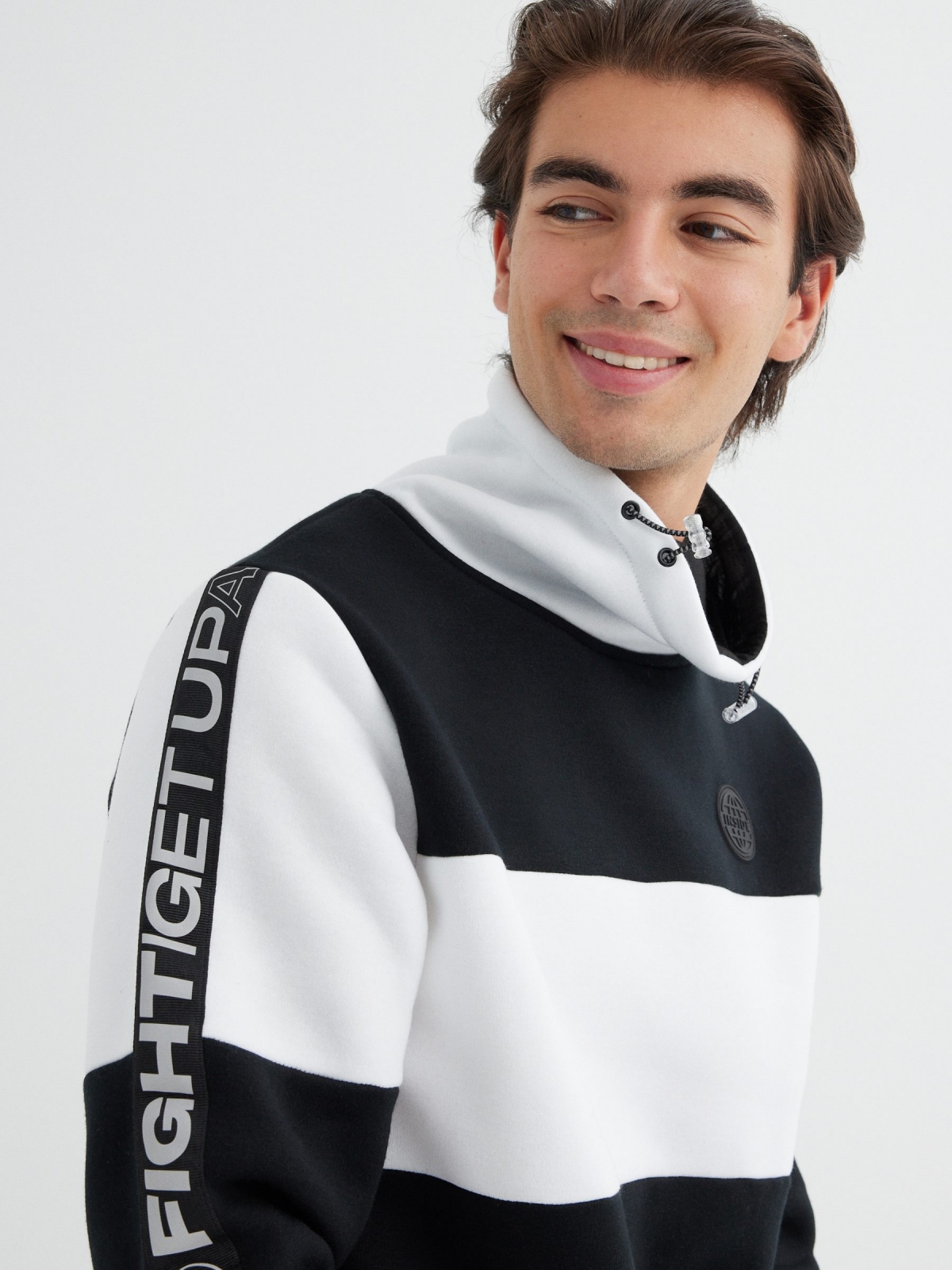  Sudadera con cuello envolvente negro