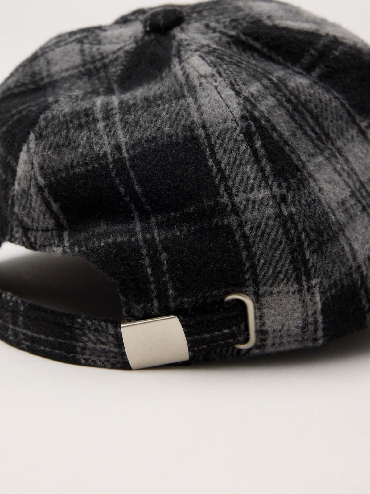 Plaid cap grey detail view