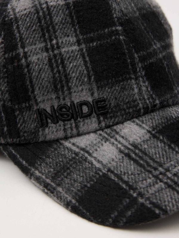 Plaid cap grey detail view