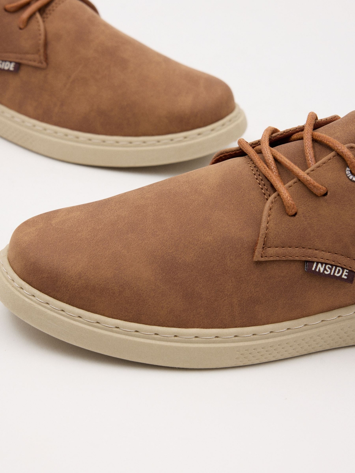 Casual lace-up sneaker brown detail view