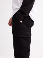 %Pto% Pantalón jogger con bolsillos perneras negro