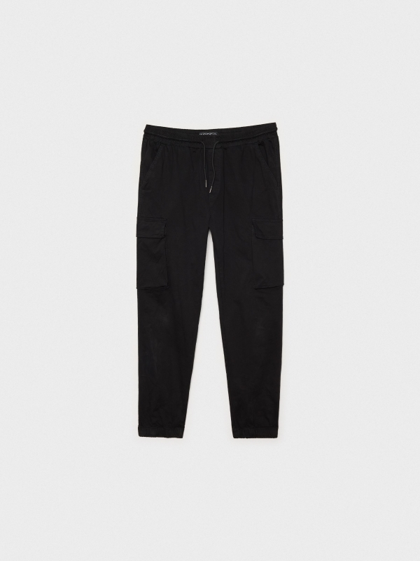 Pantalón jogger con bolsillos perneras negro vista detalle