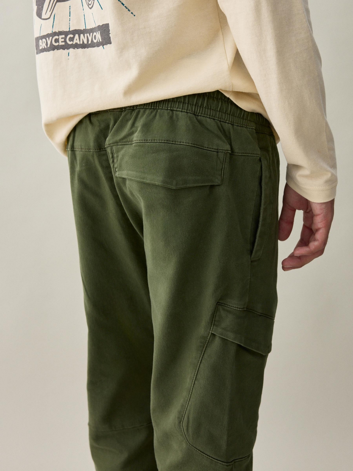 Men's cargo jogger pants green detail view