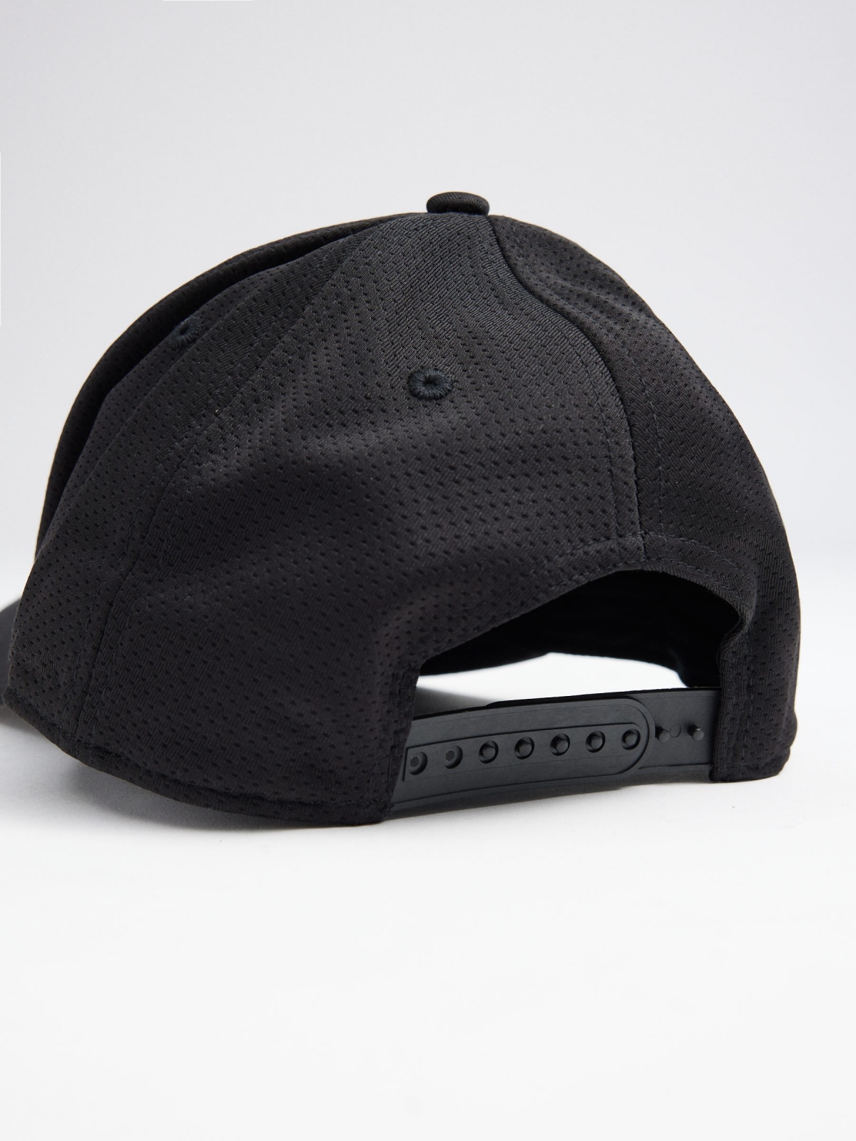 INSIDE baseball cap black detail view