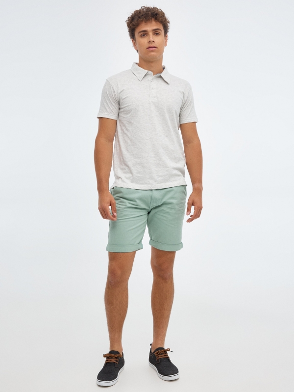 Bermudas com cinto verde vista geral frontal