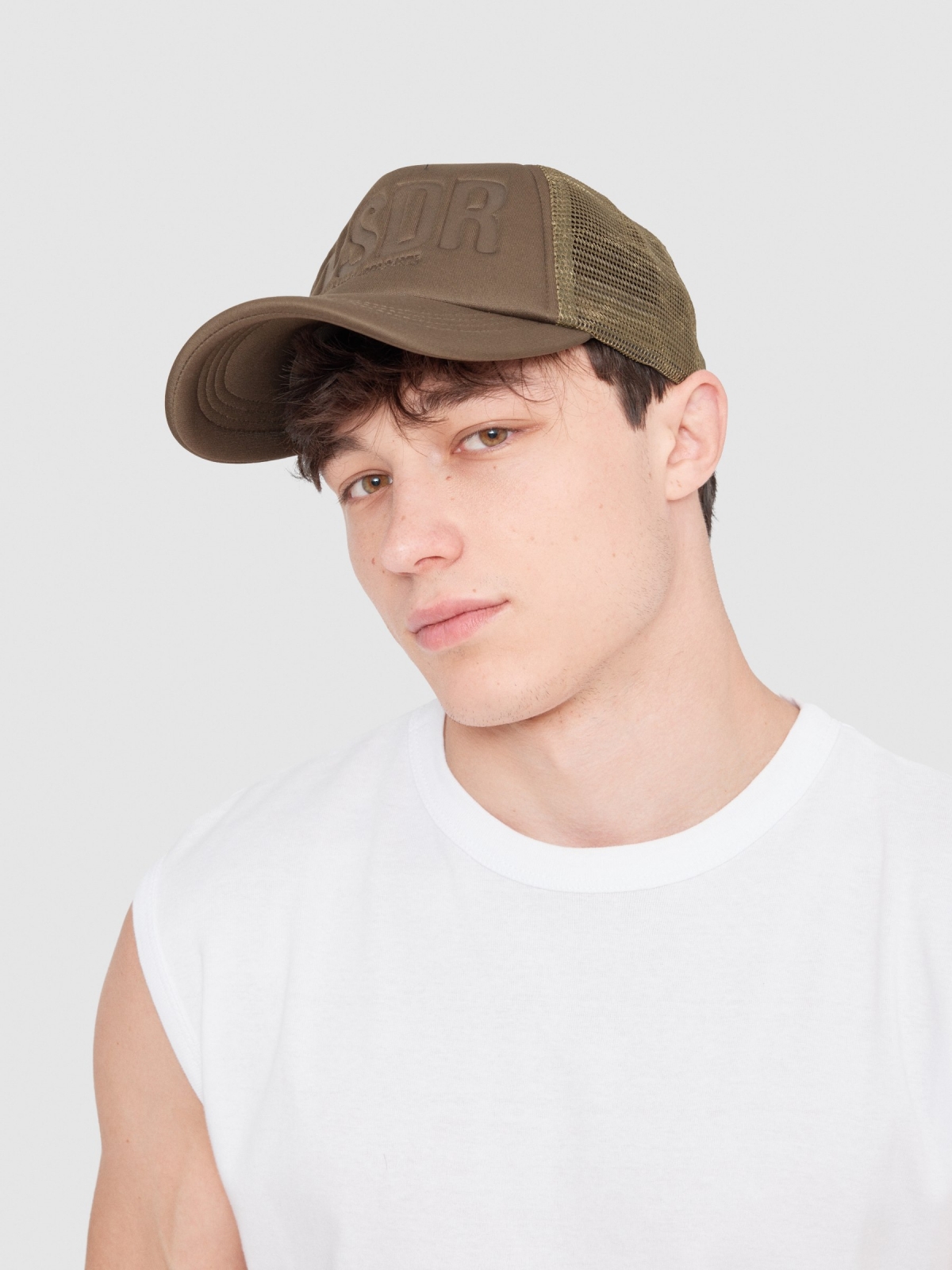 Inside trucker cap khaki with a model