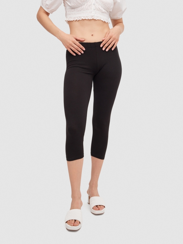 Basic short legging black middle front view