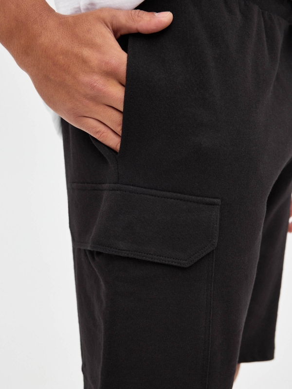 Bermuda cargo jogger shorts black detail view