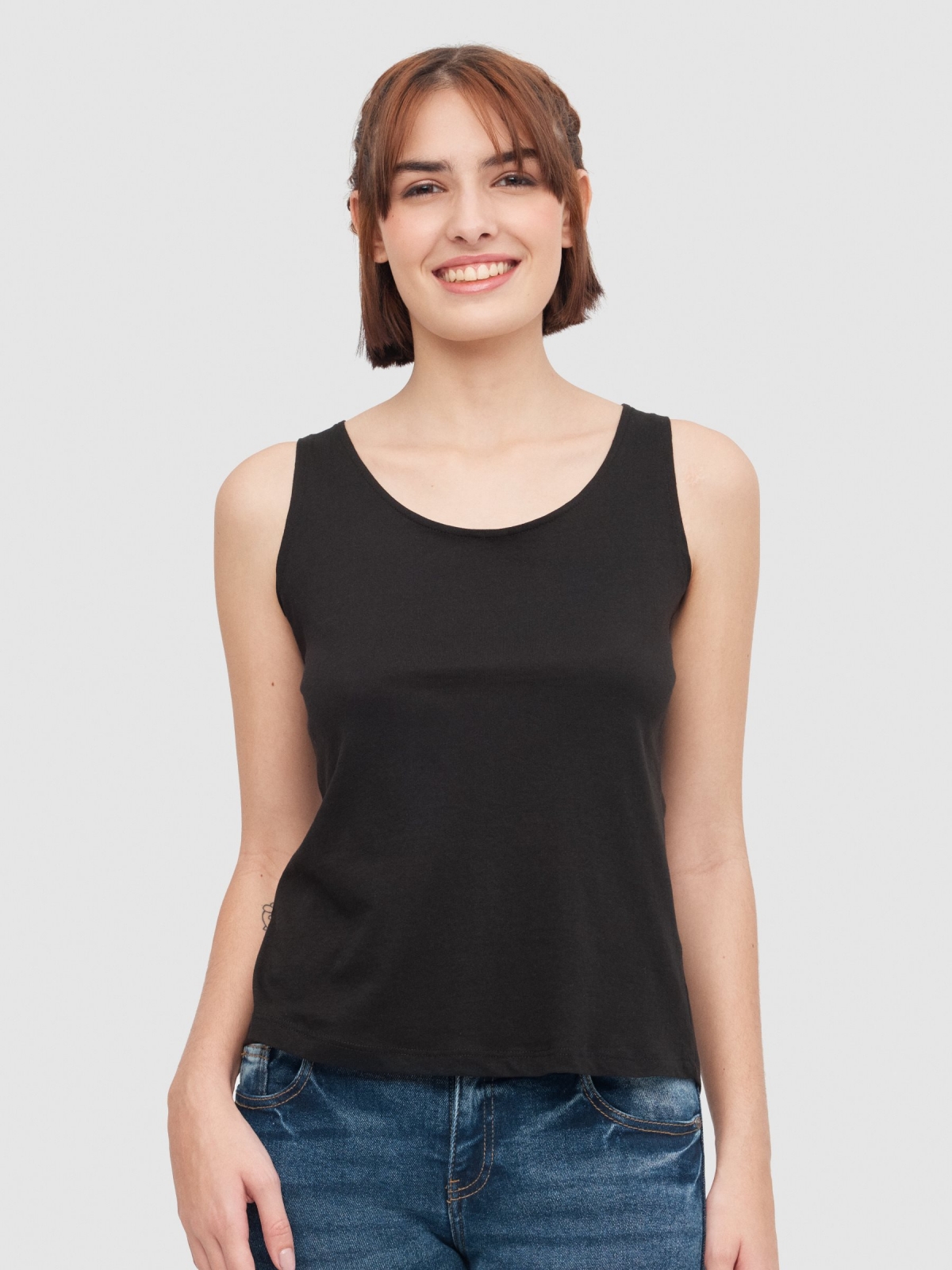 Basic tank t-shirt black middle front view