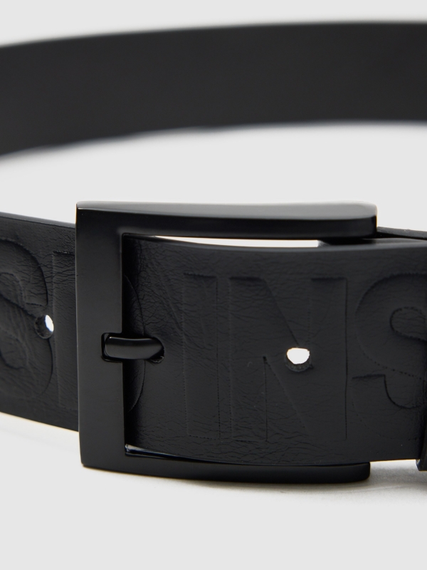 Basic belt logo black detail view