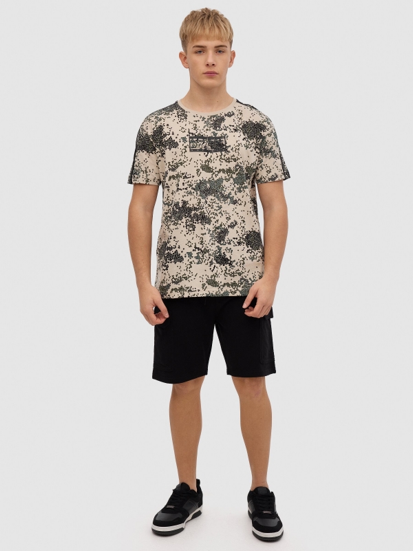 T-shirt camuflada taupe vista geral frontal