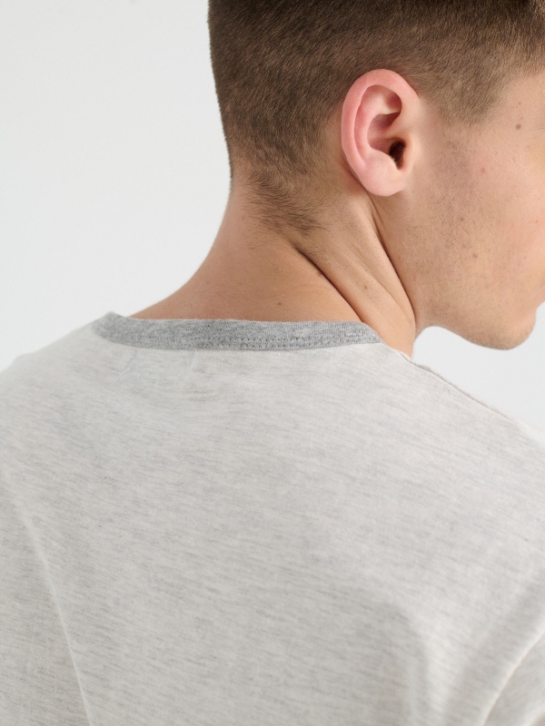 Camiseta básica contrastes melange claro vista detalle