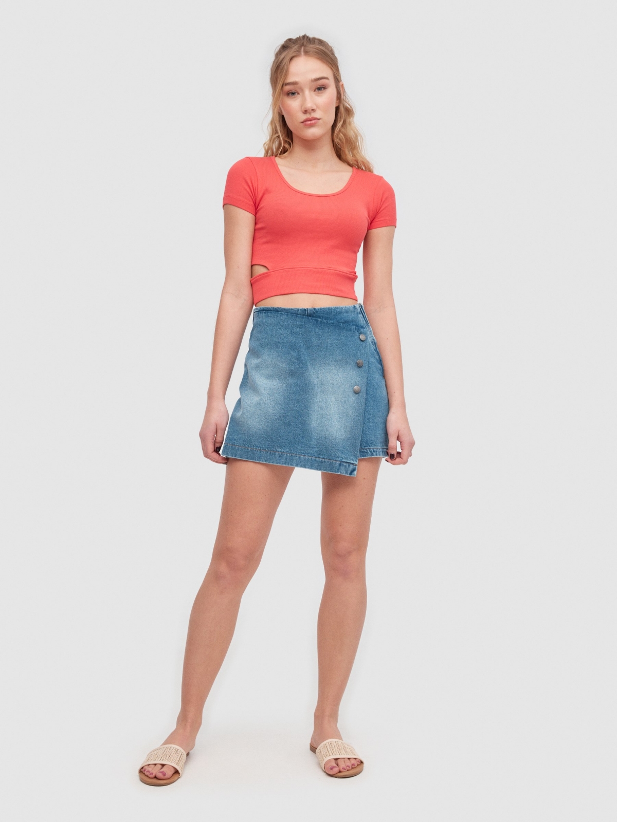 Crop top cut out rojo vista general frontal