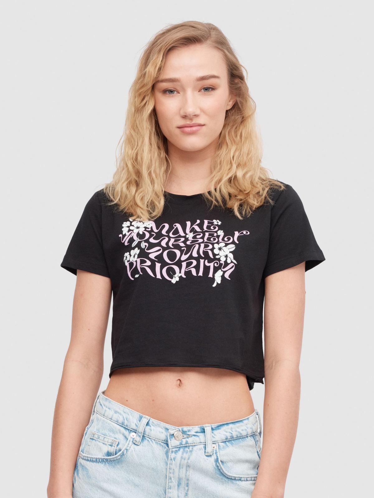 Camiseta Yourself Priority negro vista media frontal