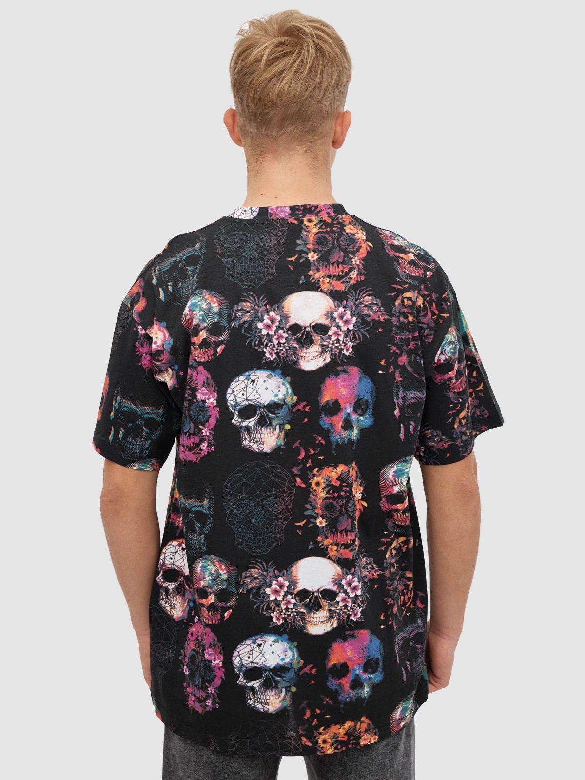 Camiseta calavera multicolor negro vista media trasera