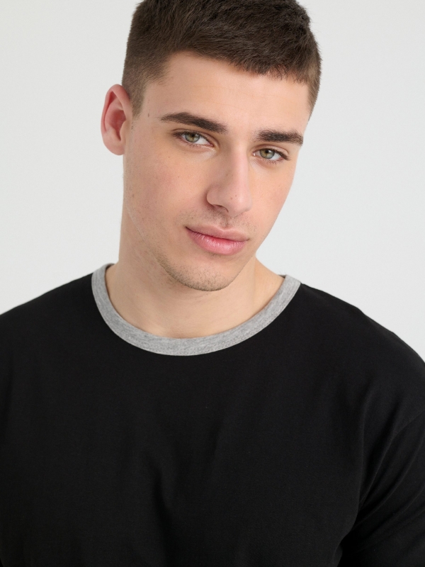 Basic T-shirt contrasts black detail view