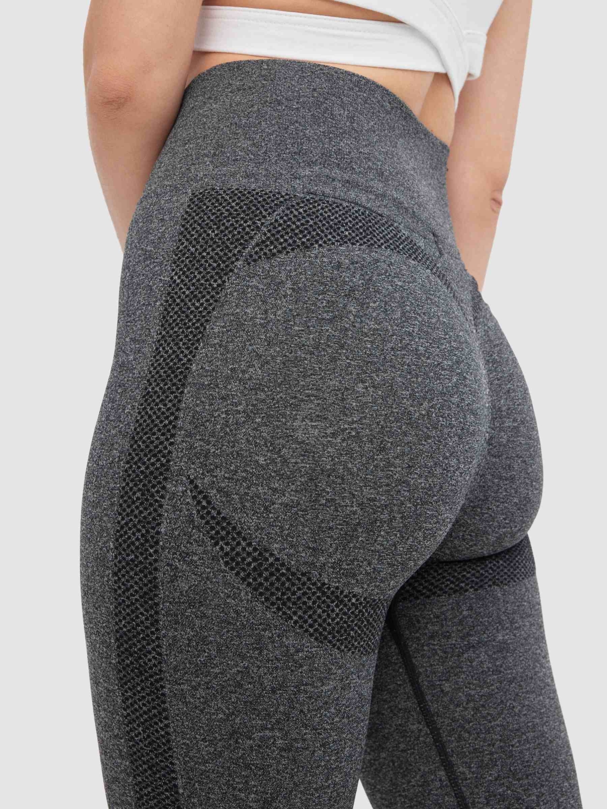 Scrunch bum leggings dark grey detail view